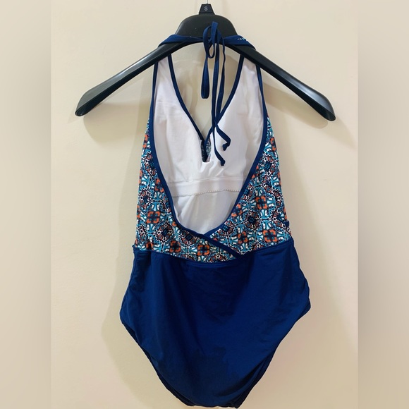 One piece bathing suit size small - Picture 2 of 5